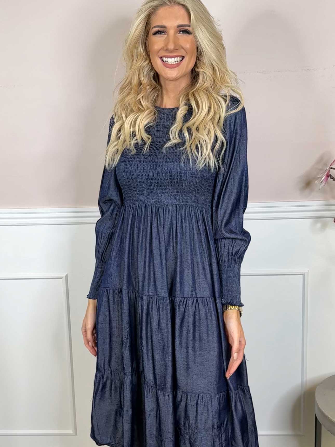 Kelly Denim Long - Kjole med smock henover brystet